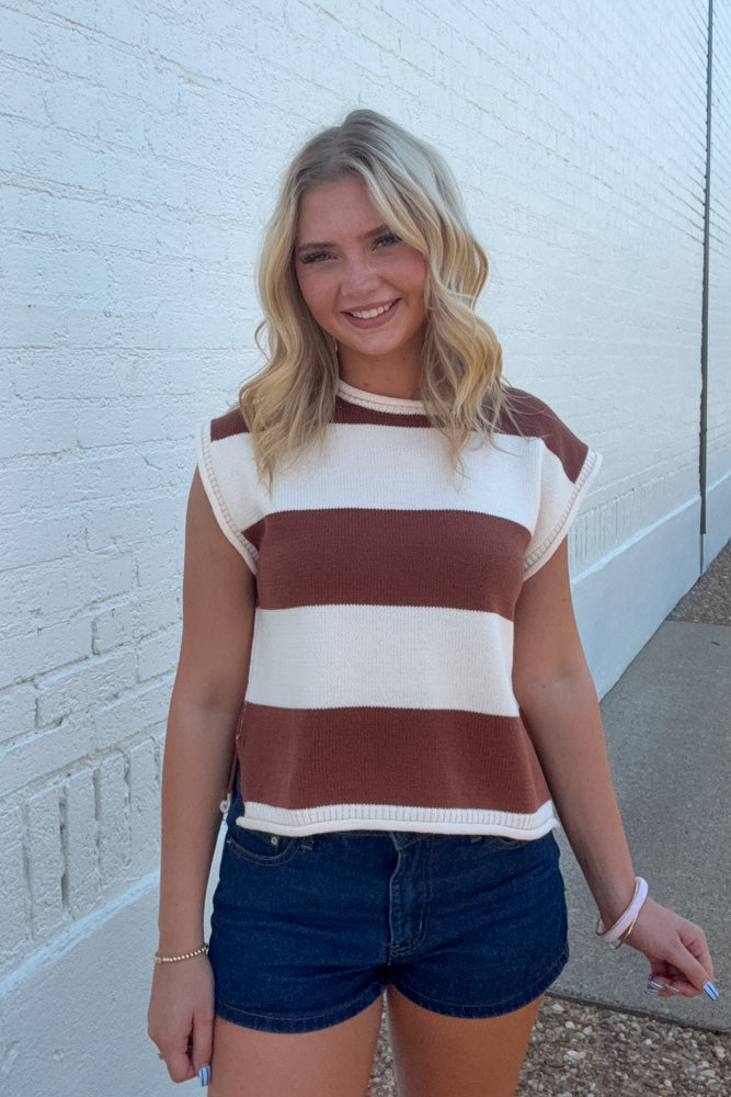 Brown and White Sleeveless Sweater Top entro