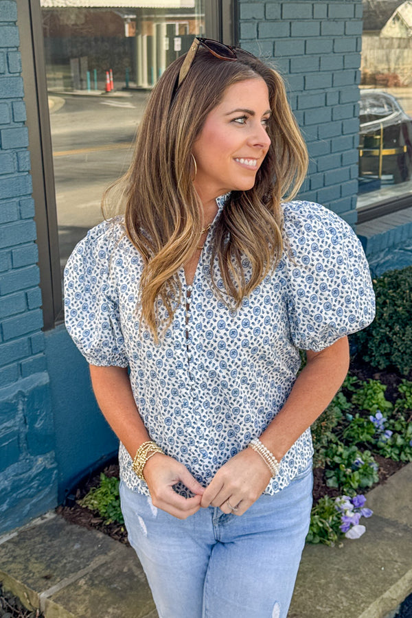 Fields On Blooms Puff Sleeve Top-Blue/White - Simply Dixie Boutique