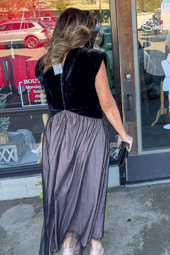 midnight velvet dress sale Black Velvet Bodice Maxi Dress – Simply Dixie Boutique Small