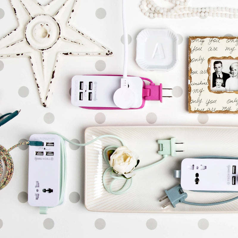 Tech Candy - POWER TRIP OUTLET + USB TRAVEL CHARGING STATION : PINK: WHITE/BRIGHT PINK
